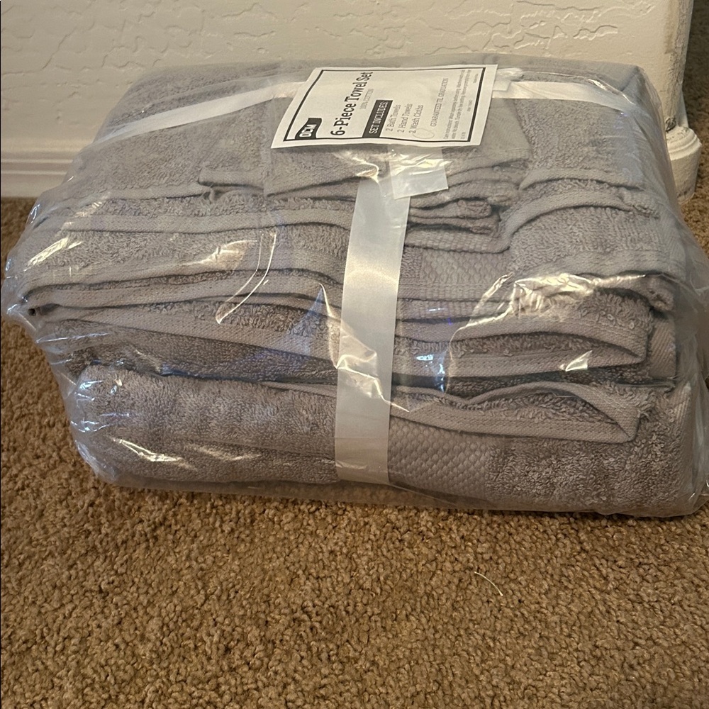NWT, 6 piece towel set, gray - Picture 4 of 4